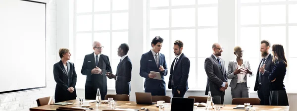 Les gens d'affaires à la réunion — Photo