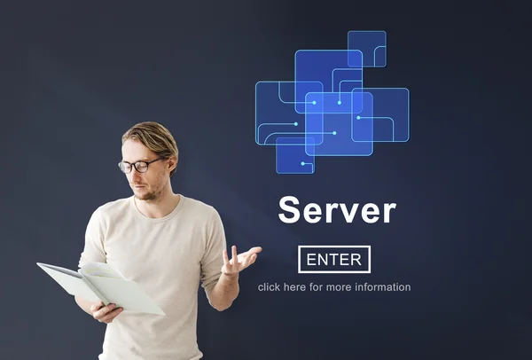 Zakenman werken met server — Stockfoto