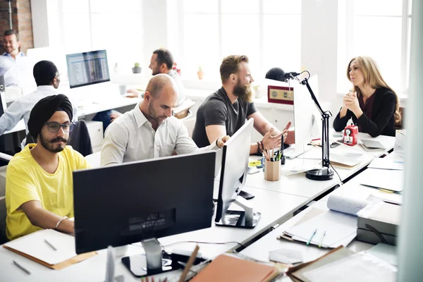 Discussão de equipe de negócios — Fotografia de Stock