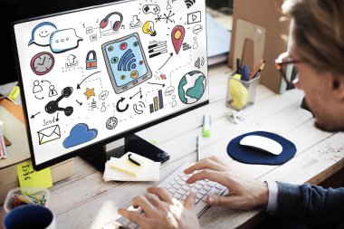 işadamı monitör multimedya ile seyir