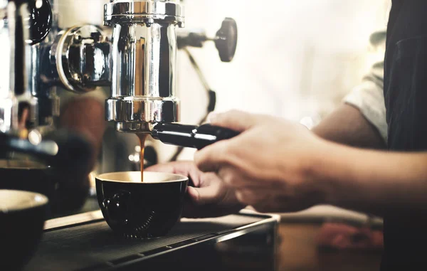 Barista no Cafe Making Coffee Concept — Fotografia de Stock