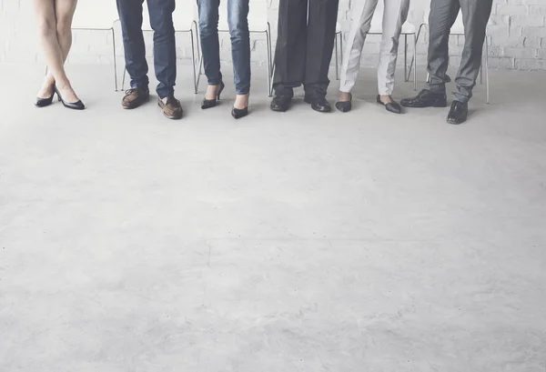 Groep van mensen brainstormen, te discussiëren en planning iets — Stockfoto