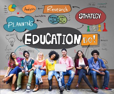 Öğrencilerin dijital cihazlar kullanarak, internet'te sörf, tartışmaya ve gülümseyen