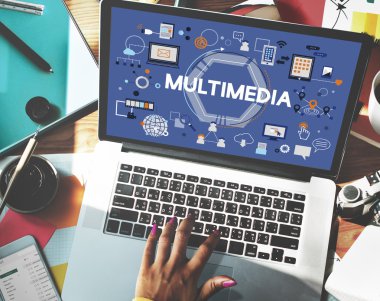 Ekran: Multimedya üzerinde metin 