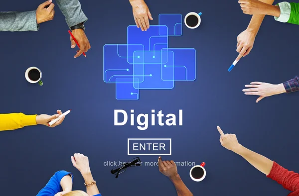 Geschäftsleute setzen auf digitales Konzept — Stockfoto