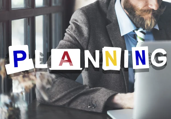 Zakenman werken en planning — Stockfoto