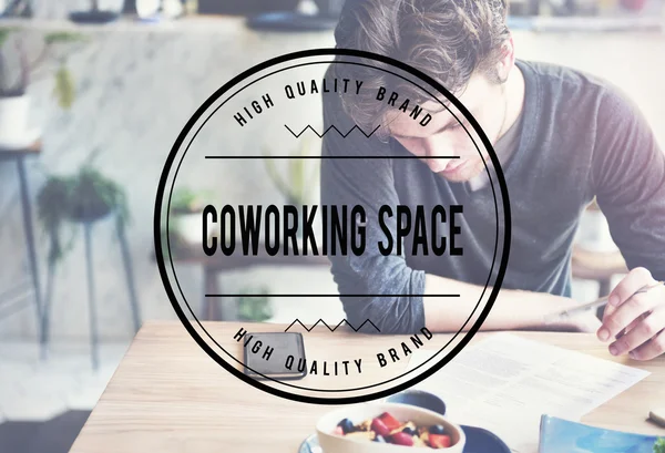 Mann und Coworking Space Konzept — Stockfoto