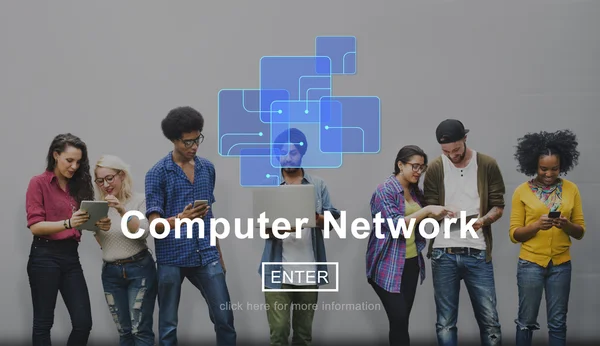 Jeunes et réseau informatique — Photo