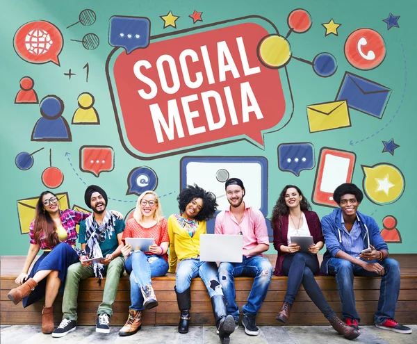 Studenti universitari e social media — Foto Stock