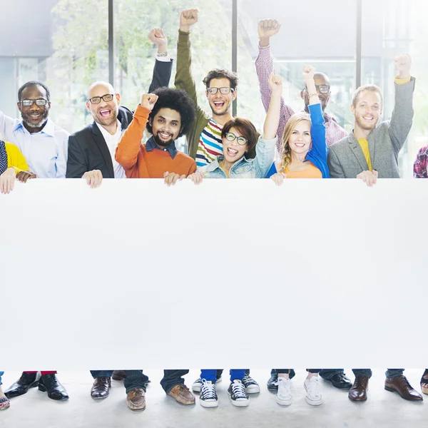 Menschen mit Transparenten — Stockfoto