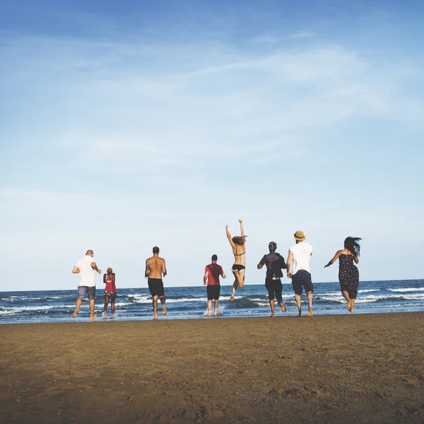 Amigos en vacaciones de vacaciones — Foto de Stock