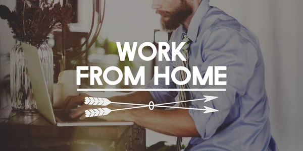 Affärsman och arbeta hemifrån — Stockfoto