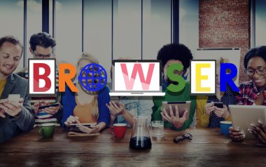 Dijital aygıtlar kullanan insanlar