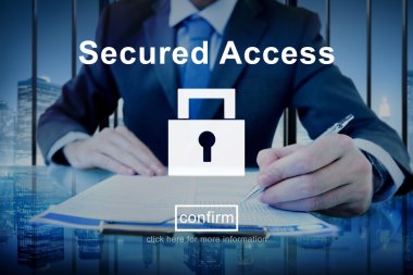 Belgelerle çalışan bir işadamı