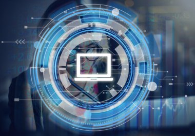 bilgisayar ve yüksek teknoloji teknoloji çalışan kadın