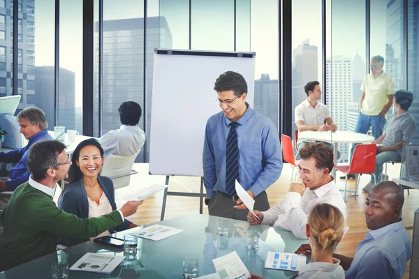 İş adamları ofis tanıtımı 