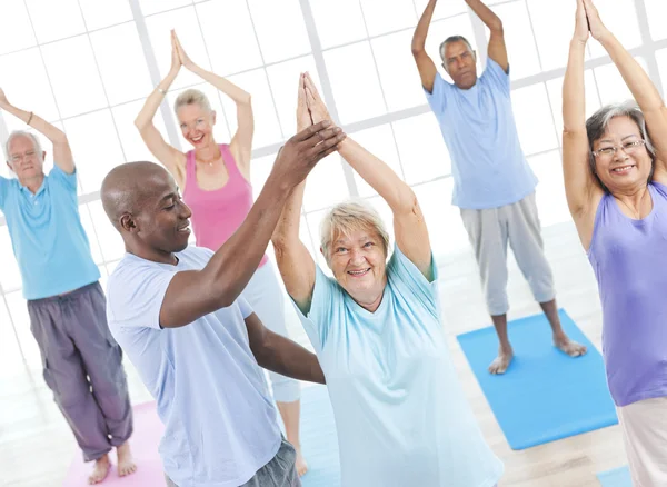 People doing exercise — Stock Photo, Image