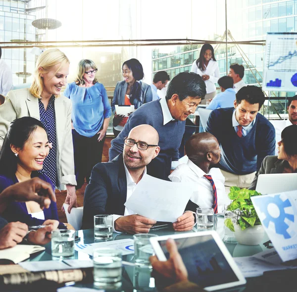 Equipe de negócios trabalhando juntos — Fotografia de Stock