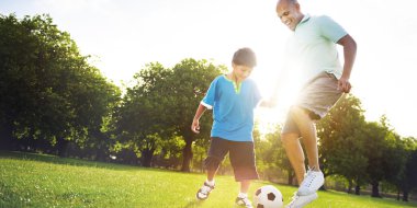 futbol ile küçük oğlun babası