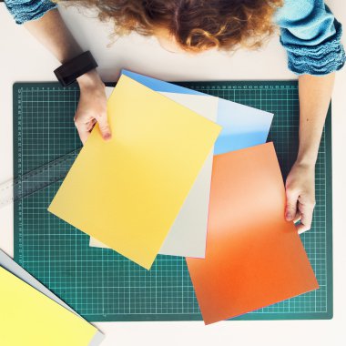 Kadın kesme kağıtları 