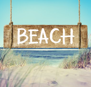 Plaj ve okyanus yakın çit