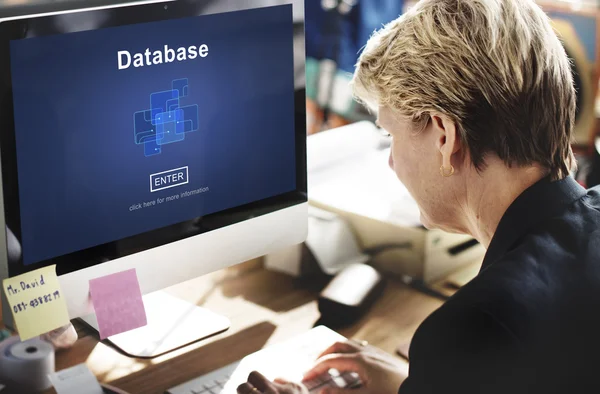 Beeldscherm van de computer met de database — Stockfoto