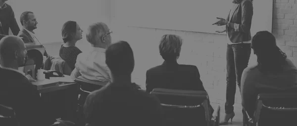 Equipo de negocios en la oficina — Foto de Stock