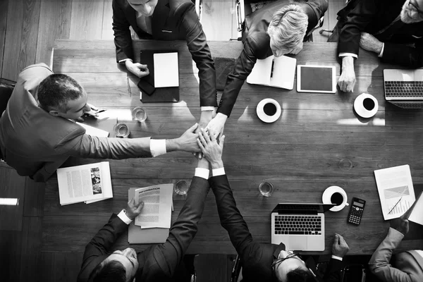 Equipo de negocios discutiendo — Foto de Stock