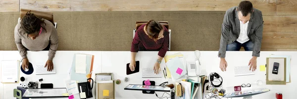 Equipe de negócios no escritório — Fotografia de Stock