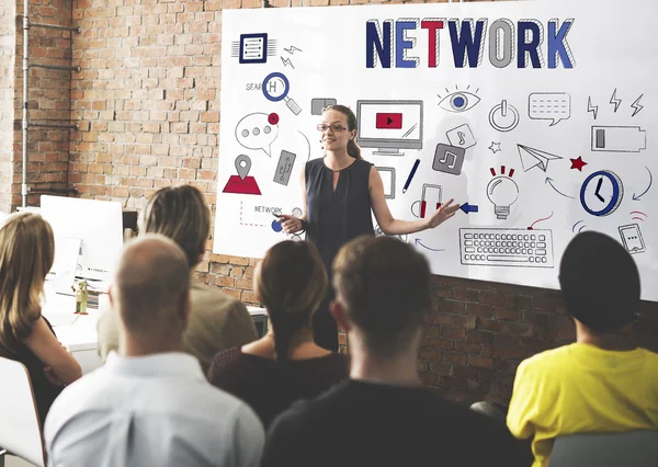 Mensen op conferentie met netwerk — Stockfoto