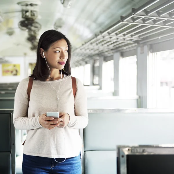 Asiatische Dame auf Reisen — Stockfoto