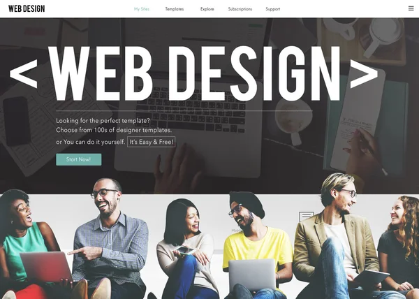 Diversidade amigos perto da parede com web design — Fotografia de Stock