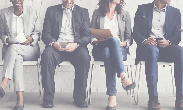 Grupp av människor som brainstorming, diskutera och planerar något — Stockfoto