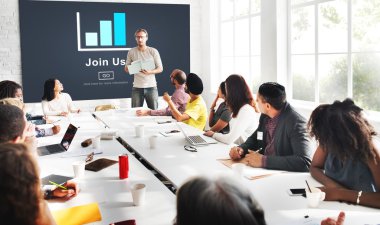 Ofiste çalışan iş adamları