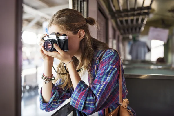 Flicka fotograf resa — Stockfoto