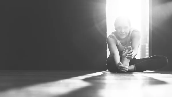 Pose-Yoga beoefenen van vrouw — Stockfoto