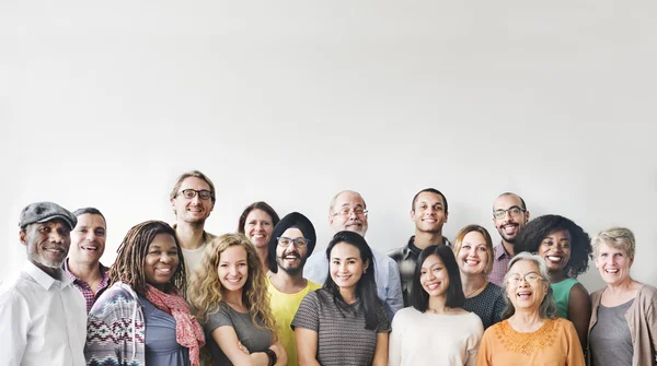 Diversidad de las personas en reunión — Foto de Stock