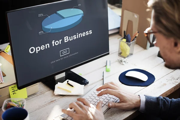 Uomo d'affari con open for business Concept — Foto Stock