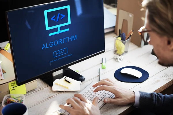 Geschäftsmann mit Algorithmus-Konzept — Stockfoto