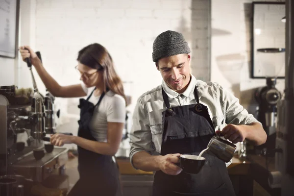 Barista stroj dělá káva — Stock fotografie