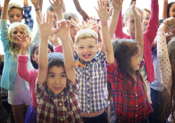 Enfants joyeux ensemble — Photo