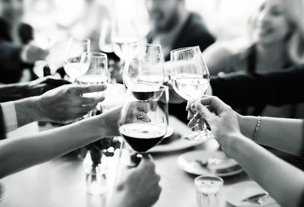 People cheers with glasses — Stock Photo, Image