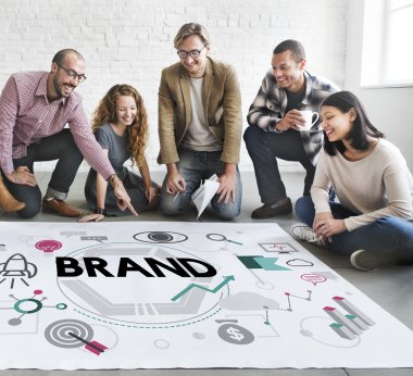 Poster ve marka çalışma tasarımcılar