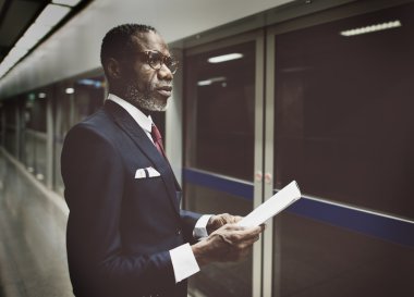 işadamı istasyonu platformu