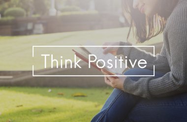 Asyalı kadın ile kitap