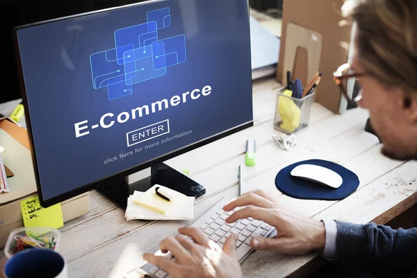 Empresário com conceito de e-commerce — Fotografia de Stock