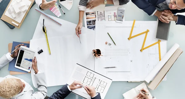 Grupp människor brainstorming om möte — Stockfoto