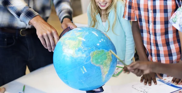 Leerlingen hebben les op school — Stockfoto