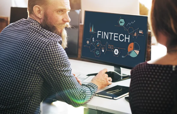 Fintech 在监视器上的计算机 — 图库照片