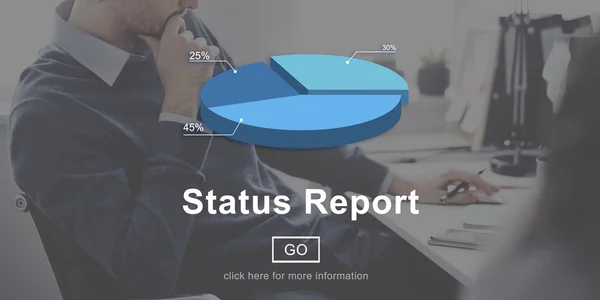 Affärsman tänkande med statusrapport — Stockfoto